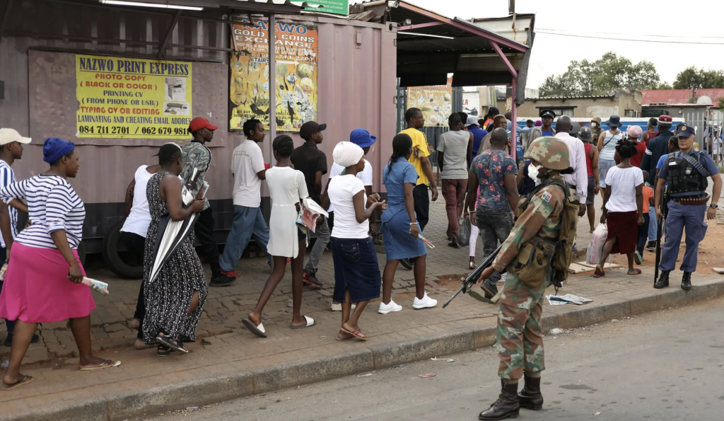 Image of police and military forces monitoring South Africans away in a bid to enforce lockdown regulations. 