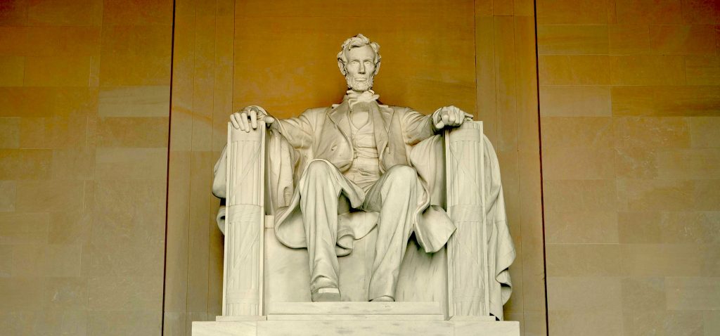 An image of the statute of the 16th U.S. President  Abraham Lincoln