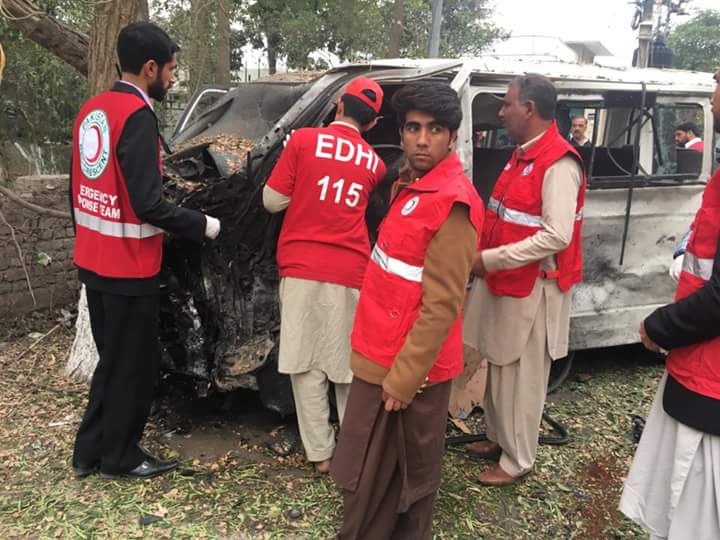 Young Pakistani volunteers