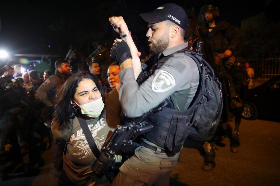 Palestinians Clashed with Israeli Police after facing eviction from Sheikh Jarrah