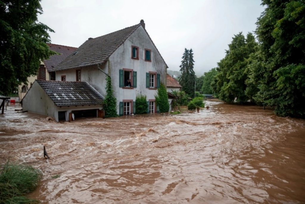 An image showing flood surrounding a house in Germany