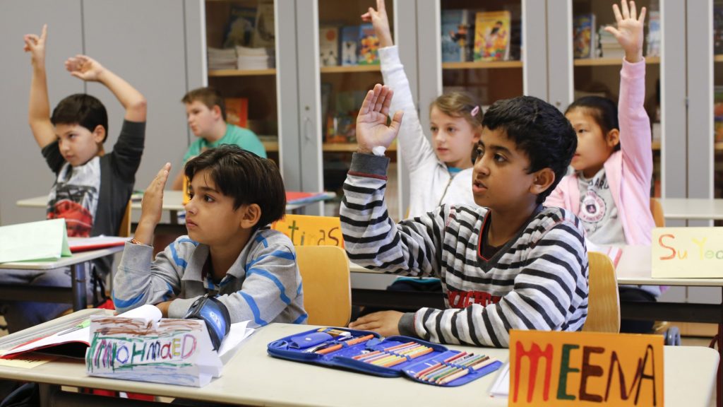 Local and immigrant children in a primary school classroom