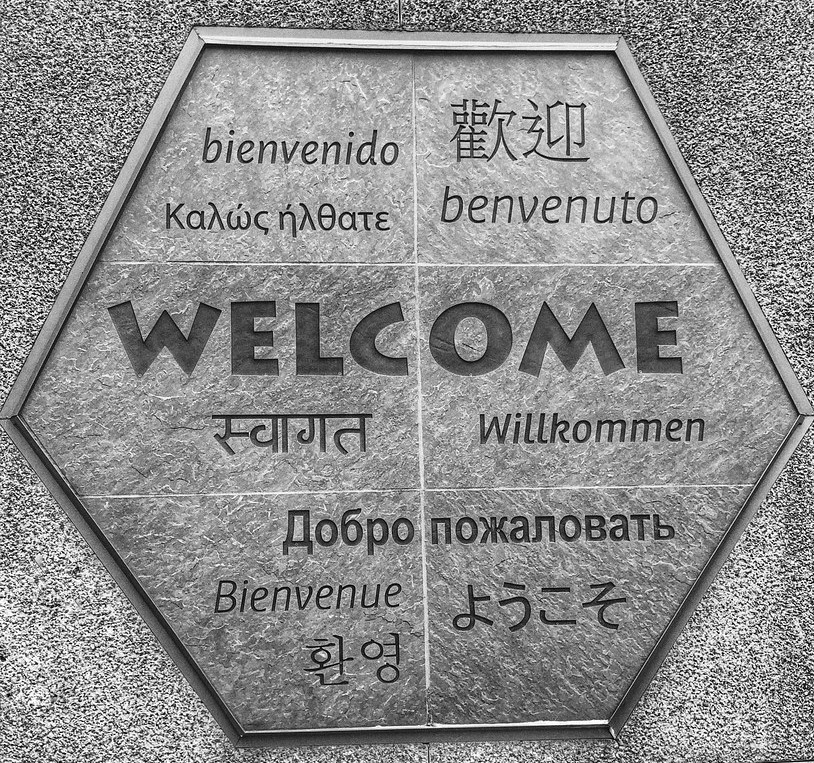 Sign that says 'welcome' in many different languages