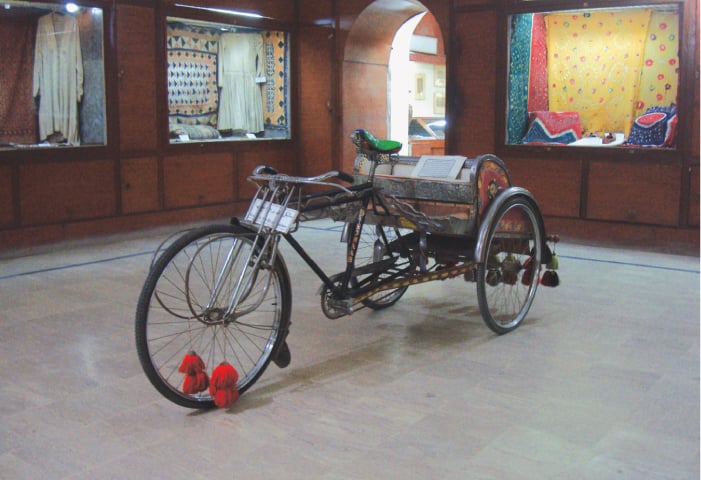 Image of a cycle-rickshaw, Bahawalpur's oldest means of public transport, placed in Bahawalpur Museum.