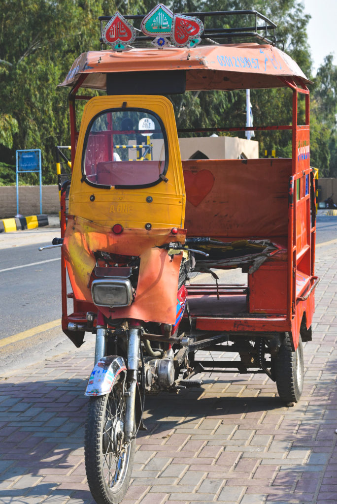 An image of the Chand-Gari, Bahawalpur's most common transport.